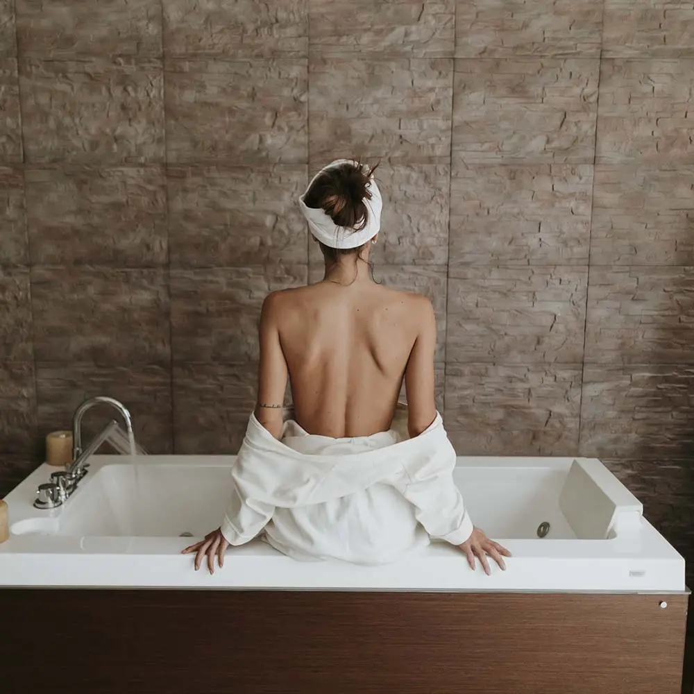 Home 8 Young woman in the jacuzzi of a spa